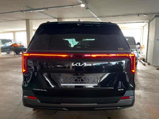2025 Kia Carnival IV Рестайлинг, чёрный, 5999000 рублей, вид 3