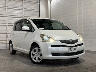 2010 Toyota Ractis I, белый, 649911 рублей, вид 1