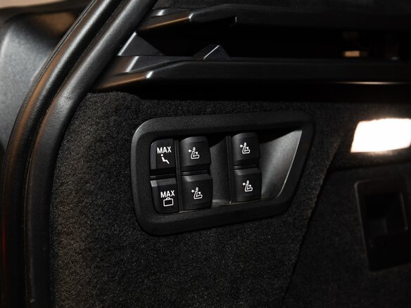 2020 BMW X7 40i I (G07), чёрный - вид 32