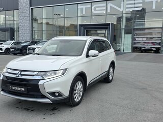 2015 Mitsubishi Outlander III Рестайлинг, белый, 1410000 рублей, вид 1