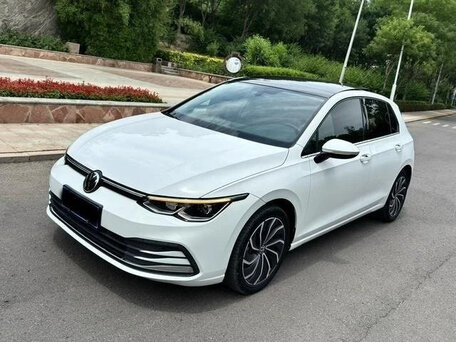 2022 Volkswagen Golf VIII, белый, 1860000 рублей, вид 2