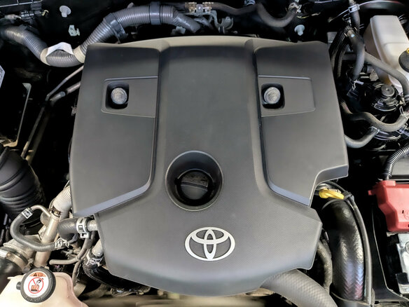 2017 Toyota Hilux VIII, чёрный - вид 9