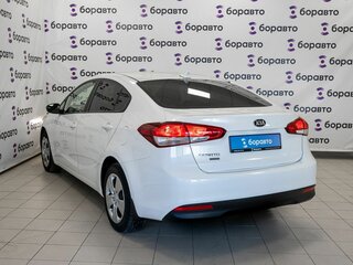 2019 Kia Cerato III Рестайлинг (Classic), белый, 1500000 рублей, вид 4