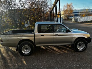 2006 Mitsubishi L200 III Рестайлинг, серебристый, 670000 рублей, вид 3