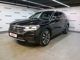 2018 Volkswagen Touareg III, чёрный, 3593850 рублей, вид 1