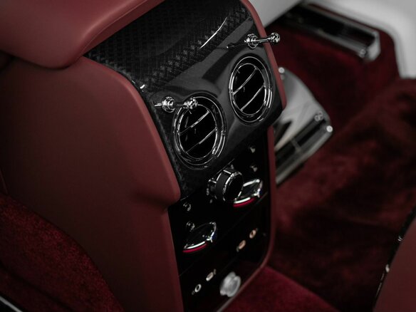 2026 Rolls-Royce Cullinan Black Badge I Рестайлинг (Series II), синий, 78125000 рублей - вид 34