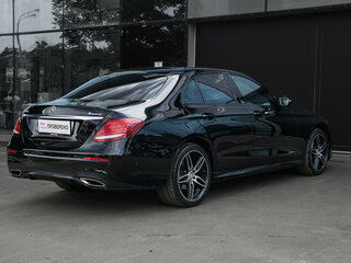 2017 Mercedes-Benz E-Класс 200 V (W213, S213, C238), чёрный, 3400000 рублей, вид 4