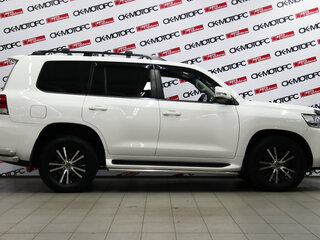 2016 Toyota Land Cruiser 200 Series Рестайлинг 2, белый, 5465750 рублей, вид 4