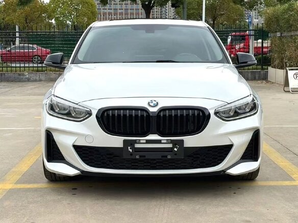 2022 BMW 1 серии 120i III (F52) Рестайлинг, белый, 1820000 рублей - вид 2