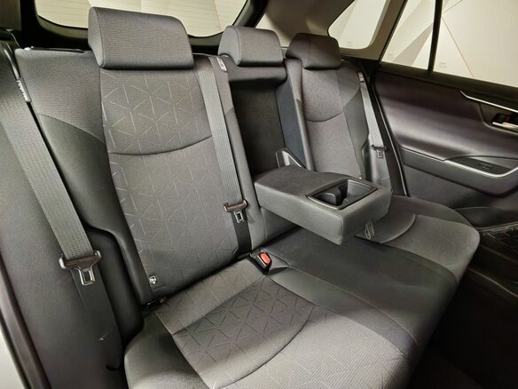 2019 Toyota RAV4 V (XA50), серый, 2600000 рублей - вид 16