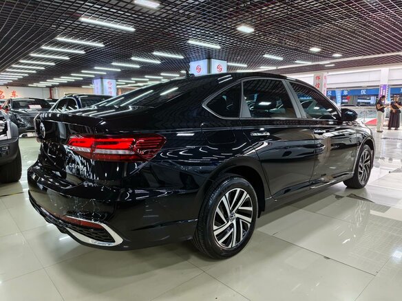 2025 Volkswagen Lavida III Рестайлинг, чёрный, 1590000 рублей - вид 2