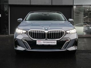 2024 BMW 5 серии 530i VIII (G60/G61/G68), серый, 6220000 рублей, вид 2