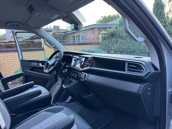 2023 Volkswagen Multivan T6 Рестайлинг, серебристый, 5250000 рублей - вид 5