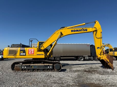 2023 Komatsu PC300, жёлтый, 30700000 рублей, вид 1