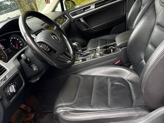 2018 Volkswagen Touareg II Рестайлинг, белый, 4200000 рублей, вид 5