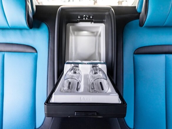 2025 Rolls-Royce Cullinan Black Badge I Рестайлинг (Series II), чёрный, 59990000 рублей - вид 33
