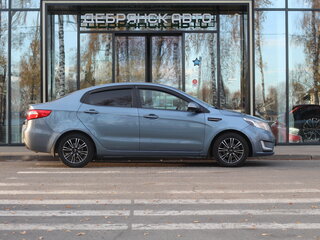 2013 Kia Rio 5-speed III, голубой, 890000 рублей, вид 4