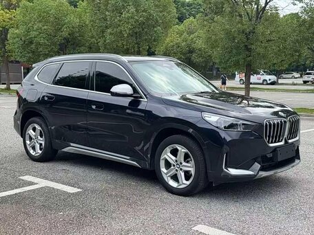 2023 BMW X1 Long 20Li sDrive III (U11/U12), чёрный, 2650000 рублей, вид 3