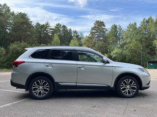 2015 Mitsubishi Outlander III Рестайлинг 2, серебристый, 2150000 рублей, вид 3