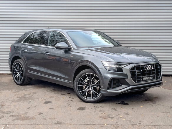 2019 Audi Q8 55 TFSI I (4M), серый, 4900000 рублей - вид 2