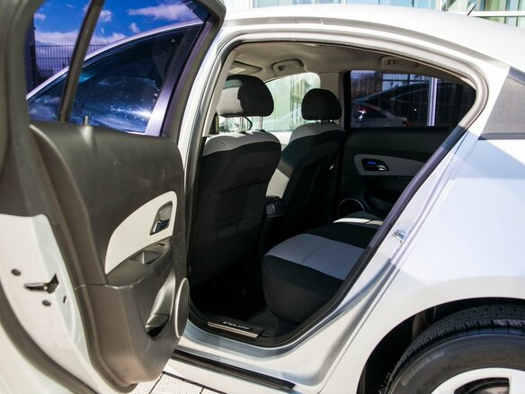 2011 Chevrolet Cruze I, серебристый, 600000 рублей - вид 15