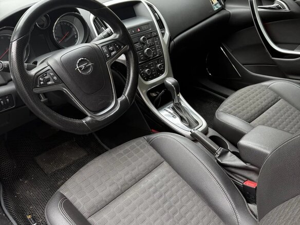 2012 Opel Astra GTC J Рестайлинг, белый, 870000 рублей - вид 5