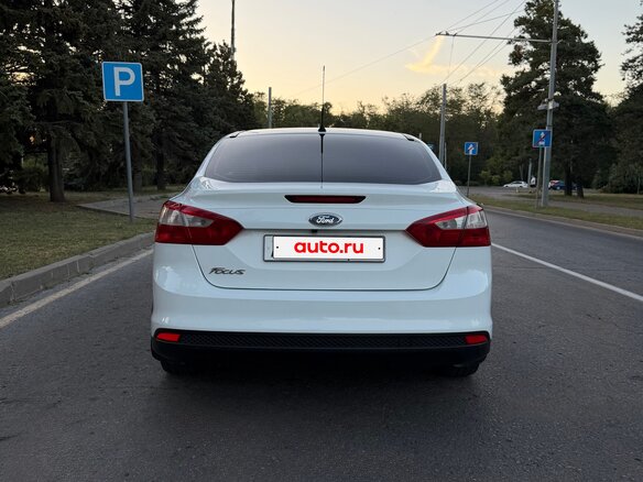 2011 Ford Focus III, белый, 900000 рублей - вид 4