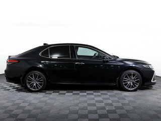 2022 Toyota Camry VIII (XV70) Рестайлинг, чёрный, 3405000 рублей, вид 4