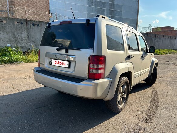 2011 Jeep Cherokee IV (KK), серебристый, 1500000 рублей - вид 1