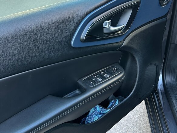 2015 Chrysler 200 II, серый, 1350000 рублей - вид 18