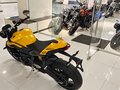 2025 Triumph Street Triple, жёлтый - вид 3