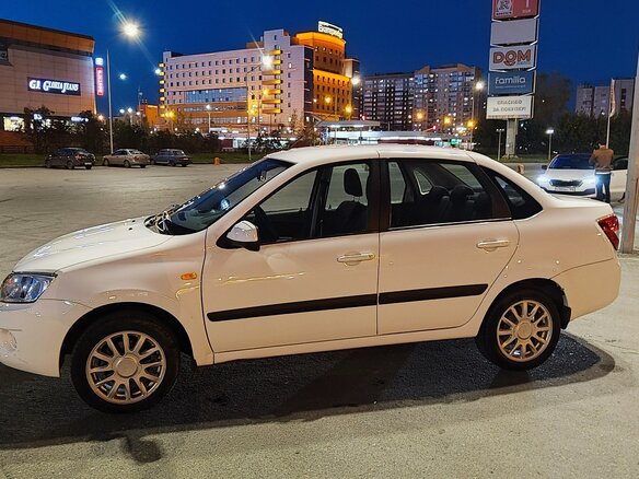 2013 Lada (ВАЗ) Granta I, белый, 450000 рублей - вид 17