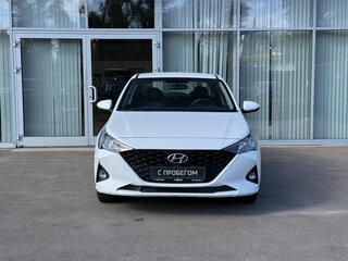 2022 Hyundai Solaris II Рестайлинг, белый, 1550000 рублей, вид 2