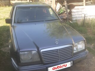 1993 Mercedes-Benz E-Класс 220 I (W124), фиолетовый, 200000 рублей, вид 2
