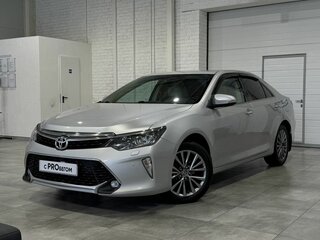 2017 Toyota Camry VII (XV50) Рестайлинг 2, серебристый, 1959000 рублей, вид 1