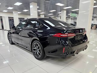 2026 BMW 5 серии 523d xDrive VIII (G60/G61/G68), чёрный, 9199000 рублей, вид 4