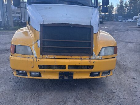 1999 Volvo VNL, белый, 800000 рублей, вид 2