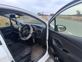 2019 Toyota Vitz III (XP130) Рестайлинг 2, белый, 770000 рублей, вид 4