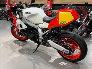 2024 Yamaha XSR900, красный, 985000 рублей, вид 5