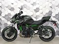 2025 Kawasaki Z 650, серый, 977000 рублей - вид 3