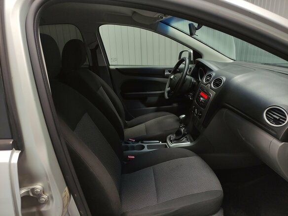 2010 Ford Focus II Рестайлинг, серебристый, 475000 рублей - вид 8