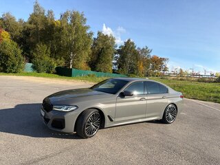 2020 BMW 5 серии 520d xDrive VII (G30/G31/G38) Рестайлинг, серый, 4000000 рублей, вид 4