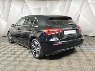 2019 Mercedes-Benz A-Класс 200 IV (W177), чёрный, 1997000 рублей, вид 4