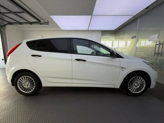 2015 Hyundai Solaris I Рестайлинг, белый, 1030000 рублей, вид 4