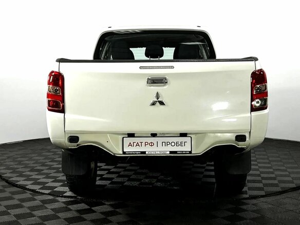 2017 Mitsubishi L200 V, белый, 2350000 рублей - вид 6