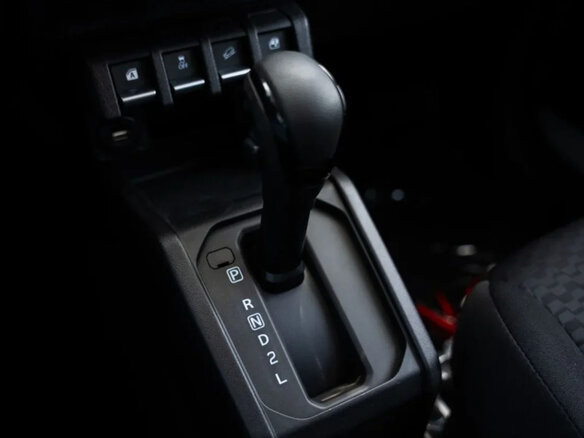 2025 Suzuki Jimny IV, бежевый, 3090000 рублей - вид 9