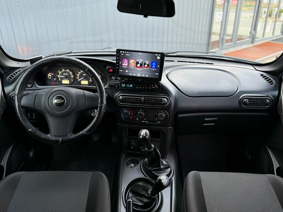 2018 Chevrolet Niva I Рестайлинг, серебристый, 780000 рублей - вид 12