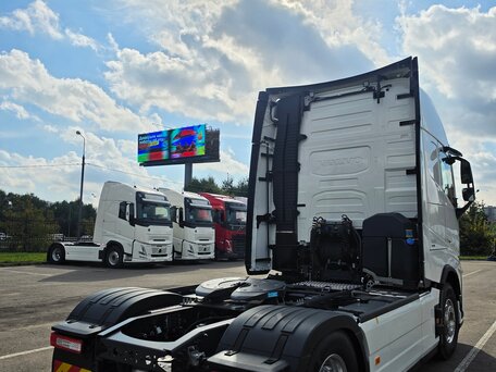 2026 Volvo FH, белый, 20000000 рублей, вид 4