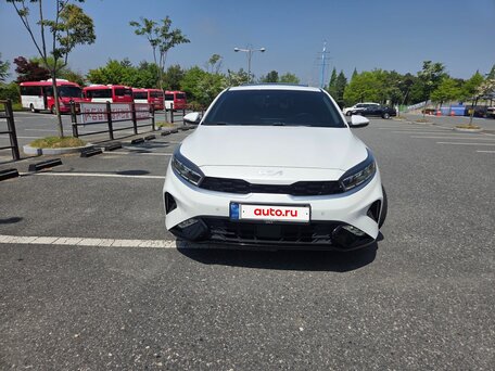 2023 Kia K3 II Рестайлинг, белый, 1900000 рублей, вид 1