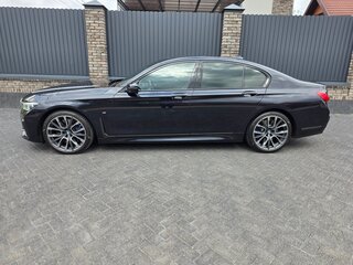 2021 BMW 7 серии 730d xDrive VI (G11/G12) Рестайлинг, чёрный, 7500000 рублей, вид 4